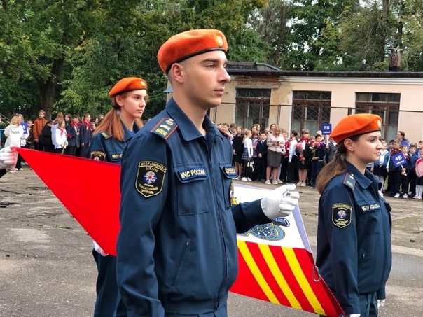 Торжественная линейка, посвящённая освобождению Смоленщины и Дню города-героя Смоленска.